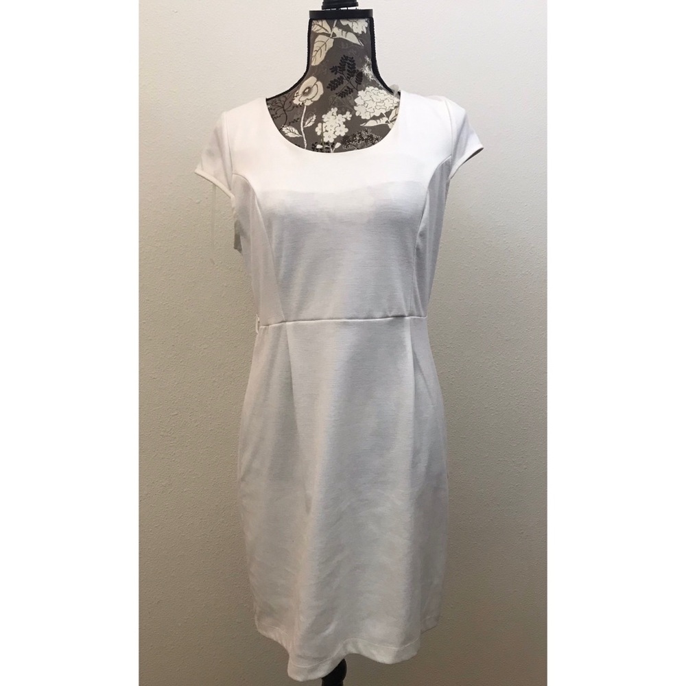 NWOT MONTEAU white sleeveless knee length dress